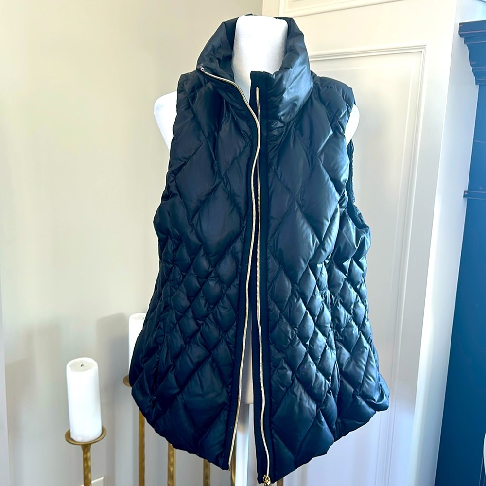 Like new black, quilted Athleta vest! XL